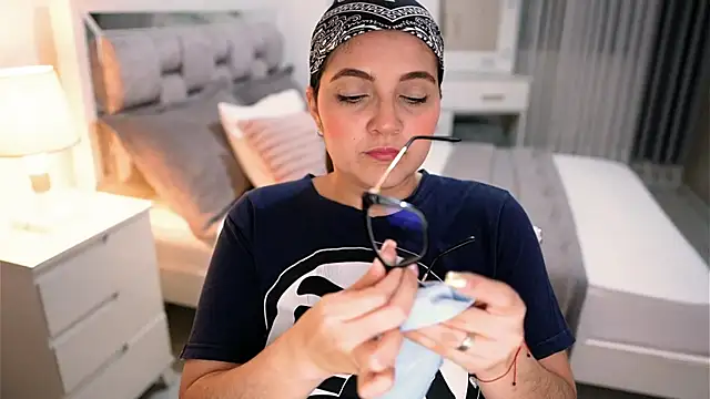 Snapshot of Camilaa_bueno chatting on October 12, 3:27 am Camilaa bueno online show from October 12, 3:27 am