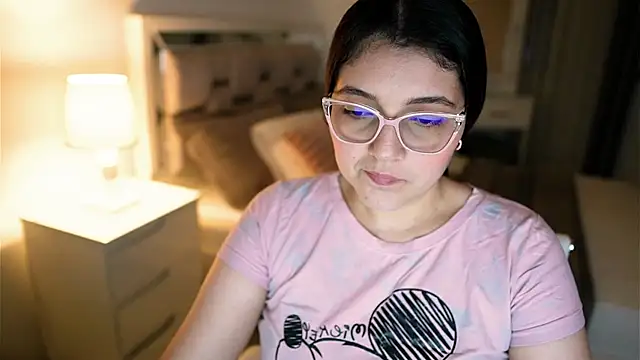 Snapshot of Camilaa_bueno chatting on November 21, 10:52 pm Camilaa bueno online show from November 21, 10:52 pm