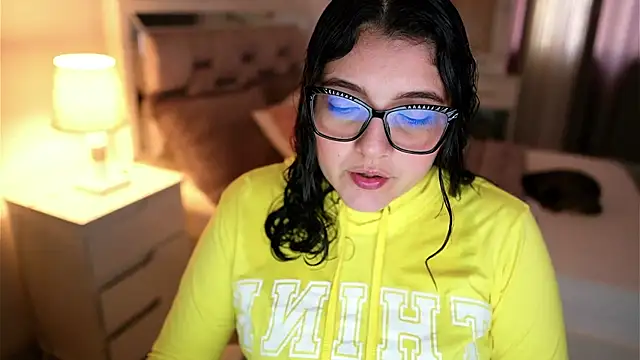 Snapshot of Camilaa_bueno chatting on January 7, 10:01 pm Camilaa bueno online show from January 7, 10:01 pm