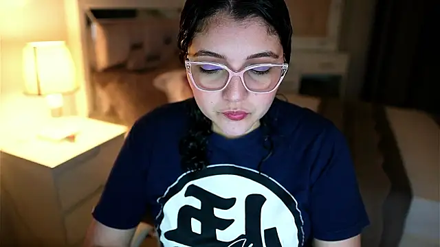 Snapshot of Camilaa_bueno chatting on February 16, 11:34 pm Camilaa bueno online show from February 16, 11:34 pm