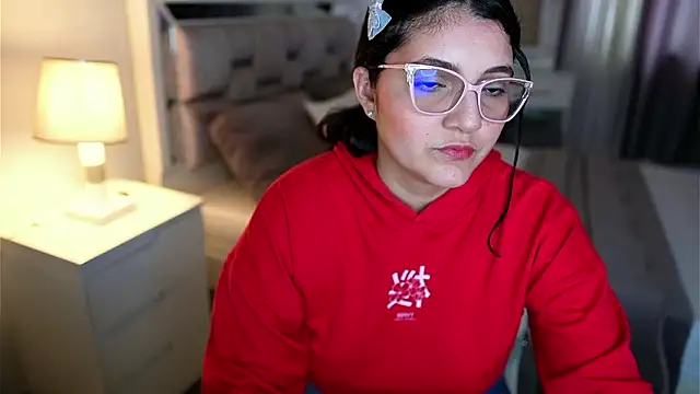 Snapshot of Camilaa_bueno chatting on February 25, 10:30 pm Camilaa bueno online show from February 25, 10:30 pm