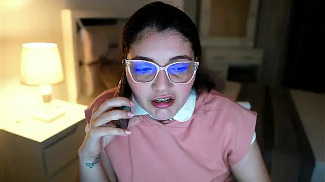 Snapshot of Camilaa_bueno chatting on March 1, 12:23 am Camilaa bueno online show from March 1, 12:23 am