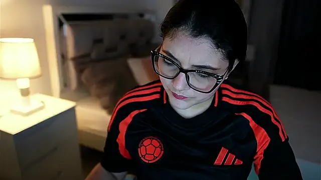 Snapshot of Camilaa_bueno chatting on March 2, 11:11 pm Camilaa bueno online show from March 2, 11:11 pm