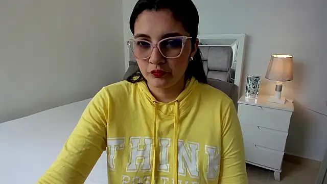 Snapshot of Camilaa_bueno chatting on March 15, 4:13 pm Camilaa bueno online show from March 15, 4:13 pm