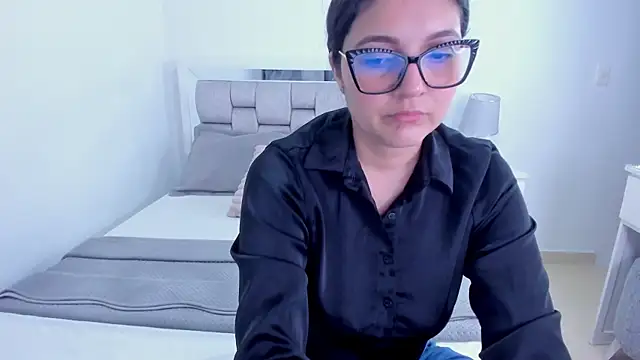 Snapshot of Camilaa_bueno chatting on May 11, 11:57 pm Camilaa bueno online show from May 11, 11:57 pm