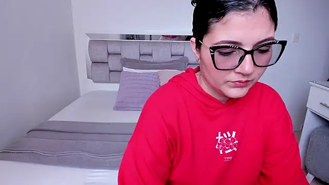 Snapshot of Camilaa_bueno chatting on June 14, 7:27 pm Camilaa bueno online show from June 14, 7:27 pm