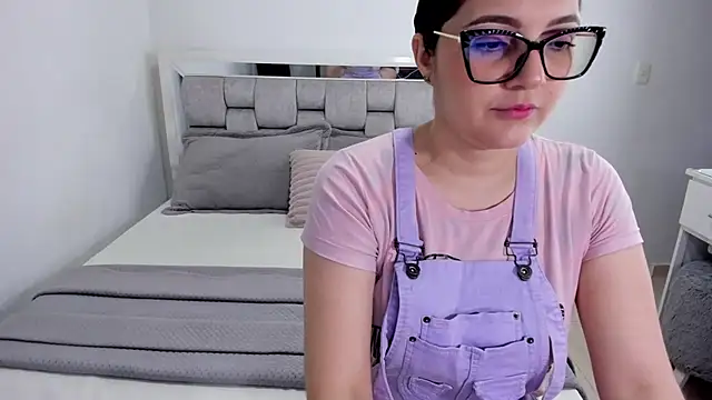 Snapshot of Camilaa_bueno chatting on July 13, 11:18 pm Camilaa bueno online show from July 13, 11:18 pm