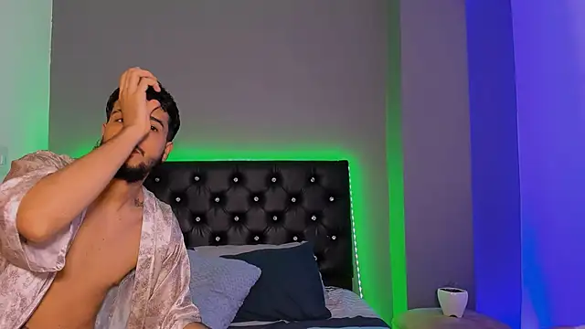 Snapshot of sharon_and_myke chatting on December 19, 12:02 am sharon and myke online show from December 19, 12:02 am