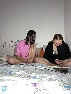 Snapshot of ella_grays chatting on May 19, 7:09 pm ella grays online show from May 19, 7:09 pm