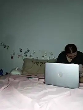 Snapshot of ella_grays chatting on June 5, 5:07 pm ella grays online show from June 5, 5:07 pm