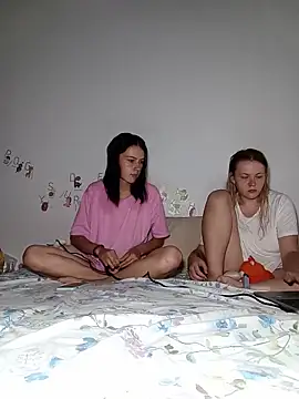 Snapshot of ella_grays chatting on June 21, 5:37 pm ella grays online show from June 21, 5:37 pm