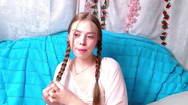 sofiaa here online show from March 10, 12:29 am