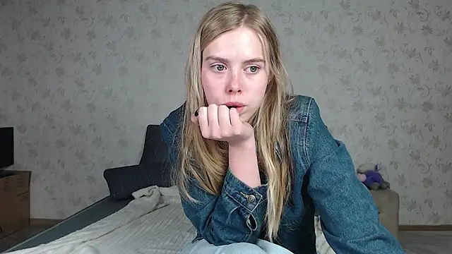 sofiaa here online show from May 21, 11:56 pm