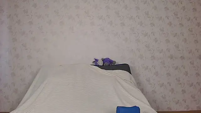 sofiaa here online show from June 15, 12:02 am