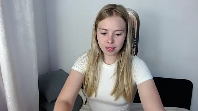 sofiaa here online show from July 23, 12:02 am