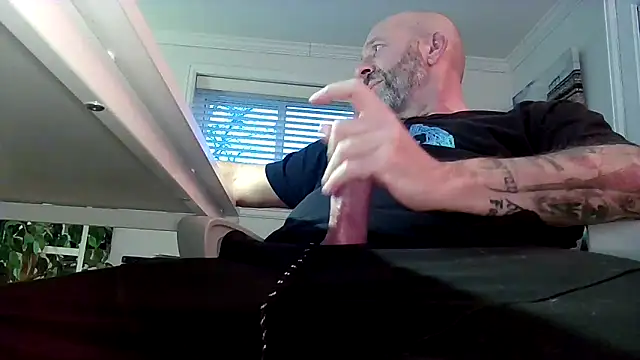 Snapshot of MileHighCock chatting on December 13, 11:39 pm MileHighCock online show from December 13, 11:39 pm