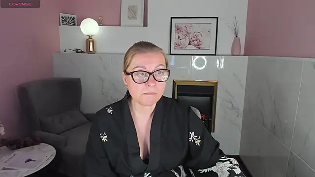 Snapshot of AlexandraKind chatting on February 1, 4:44 pm AlexandraKind online show from February 1, 4:44 pm