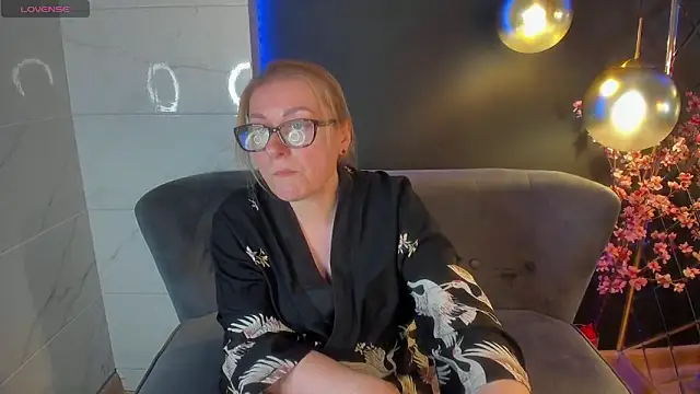 Snapshot of AlexandraKind chatting on February 2, 4:43 pm AlexandraKind online show from February 2, 4:43 pm