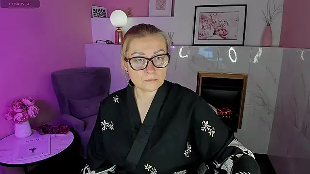 Snapshot of AlexandraKind chatting on February 4, 1:38 pm AlexandraKind online show from February 4, 1:38 pm