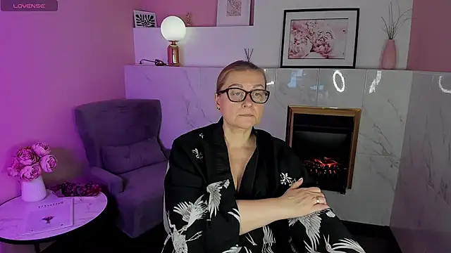 Snapshot of AlexandraKind chatting on February 4, 7:44 pm AlexandraKind online show from February 4, 7:44 pm