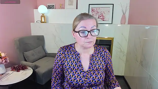 Snapshot of AlexandraKind chatting on February 27, 12:10 am AlexandraKind online show from February 27, 12:10 am