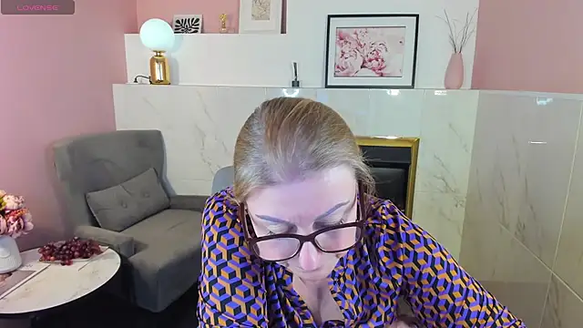 Snapshot of AlexandraKind chatting on February 27, 3:47 am AlexandraKind online show from February 27, 3:47 am