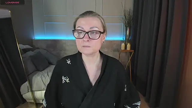 Snapshot of AlexandraKind chatting on March 2, 3:34 am AlexandraKind online show from March 2, 3:34 am