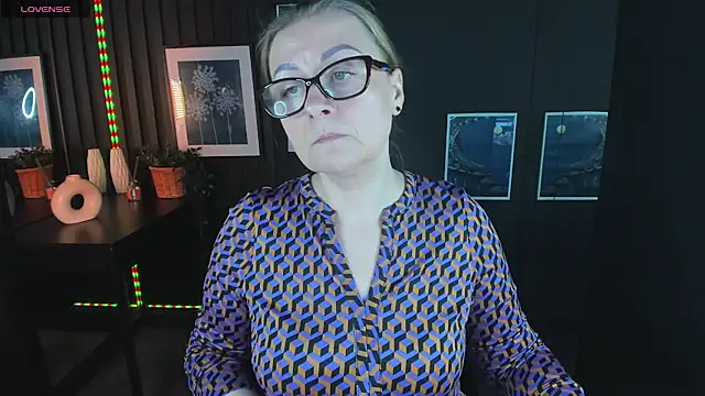 Snapshot of AlexandraKind chatting on March 5, 6:01 am AlexandraKind online show from March 5, 6:01 am