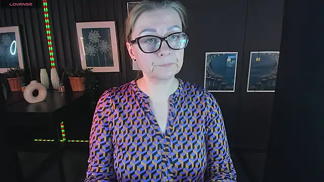 Snapshot of AlexandraKind chatting on March 5, 9:05 am AlexandraKind online show from March 5, 9:05 am