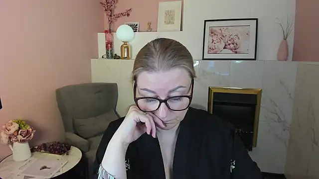 Snapshot of AlexandraKind chatting on March 14, 12:29 pm AlexandraKind online show from March 14, 12:29 pm