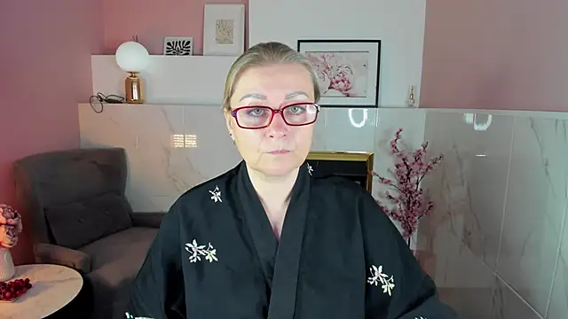 Snapshot of AlexandraKind chatting on October 5, 1:31 pm AlexandraKind online show from October 5, 1:31 pm