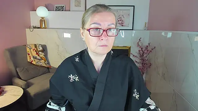 Snapshot of AlexandraKind chatting on October 13, 1:33 pm AlexandraKind online show from October 13, 1:33 pm