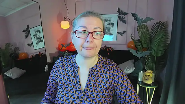 Snapshot of AlexandraKind chatting on November 2, 1:35 pm AlexandraKind online show from November 2, 1:35 pm