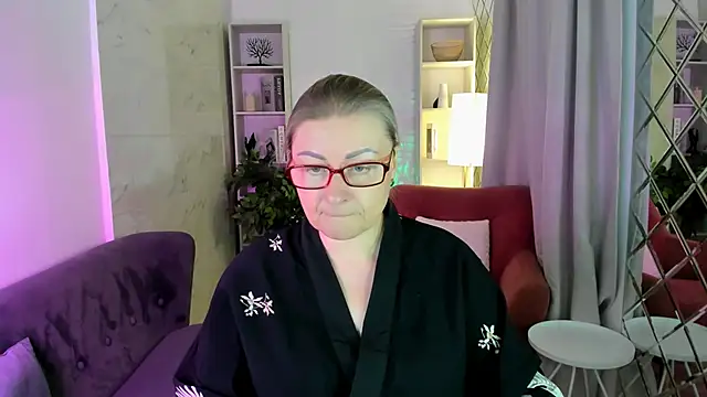 Snapshot of AlexandraKind chatting on November 11, 8:31 pm AlexandraKind online show from November 11, 8:31 pm