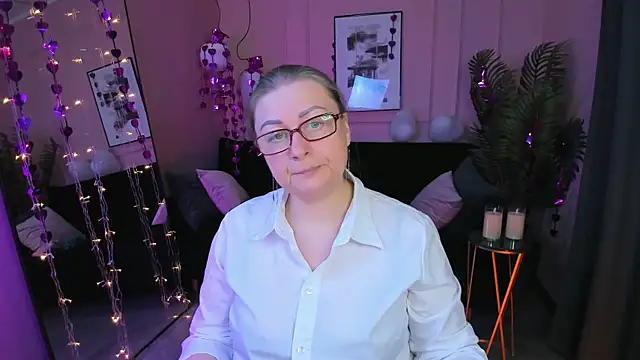 AlexandraKind online show from February 15, 9:00 pm