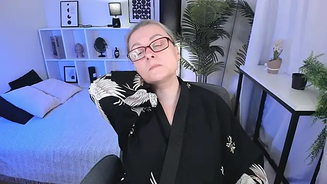 AlexandraKind online show from March 4, 8:37 pm