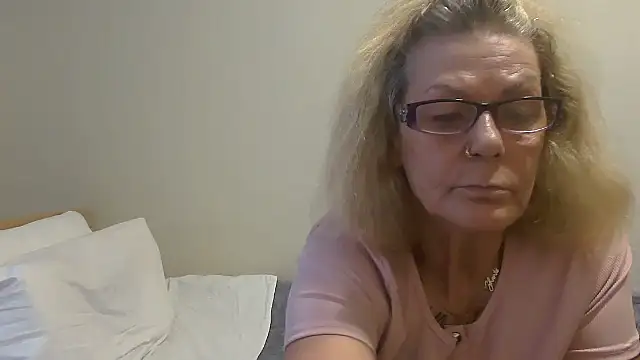 Snapshot of housewife_shantie chatting on September 26, 7:01 am housewife shantie online show from September 26, 7:01 am
