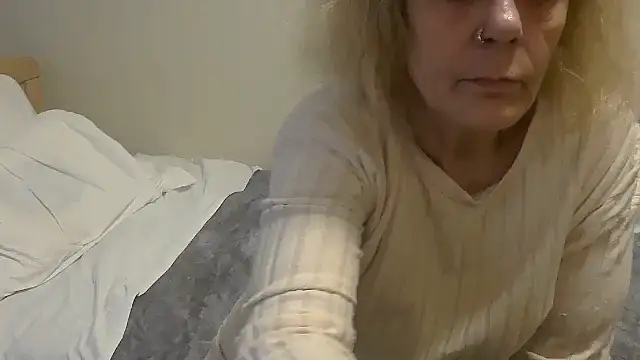 Snapshot of housewife_shantie chatting on October 21, 2:29 pm housewife shantie online show from October 21, 2:29 pm