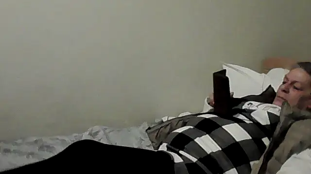 Snapshot of housewife_shantie chatting on October 31, 10:49 am housewife shantie online show from October 31, 10:49 am