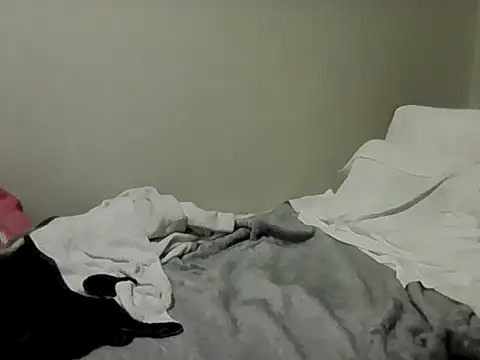 Snapshot of housewife_shantie chatting on November 7, 1:49 am housewife shantie online show from November 7, 1:49 am