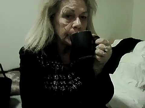 Snapshot of housewife_shantie chatting on November 13, 7:13 pm housewife shantie online show from November 13, 7:13 pm