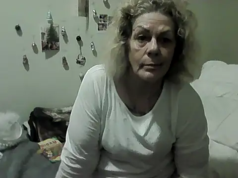 Snapshot of housewife_shantie chatting on November 28, 7:16 pm housewife shantie online show from November 28, 7:16 pm