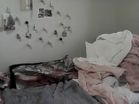 Snapshot of housewife_shantie chatting on December 5, 12:58 pm housewife shantie online show from December 5, 12:58 pm