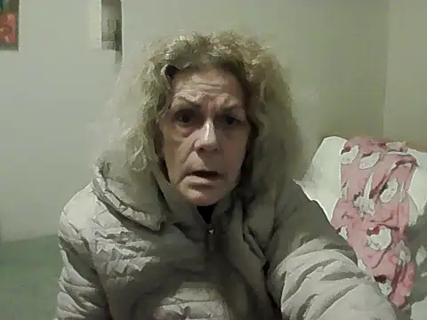 Snapshot of housewife_shantie chatting on February 15, 2:58 pm housewife shantie online show from February 15, 2:58 pm