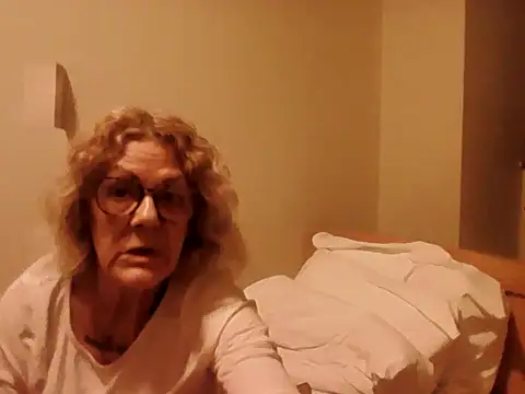 Snapshot of housewife_shantie chatting on March 5, 7:10 pm housewife shantie online show from March 5, 7:10 pm