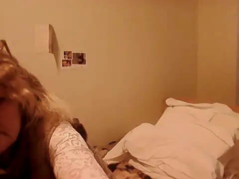 Snapshot of housewife_shantie chatting on March 6, 7:49 am housewife shantie online show from March 6, 7:49 am