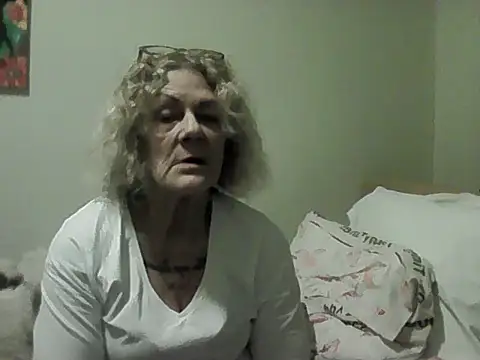 Snapshot of housewife_shantie chatting on March 8, 7:28 pm housewife shantie online show from March 8, 7:28 pm