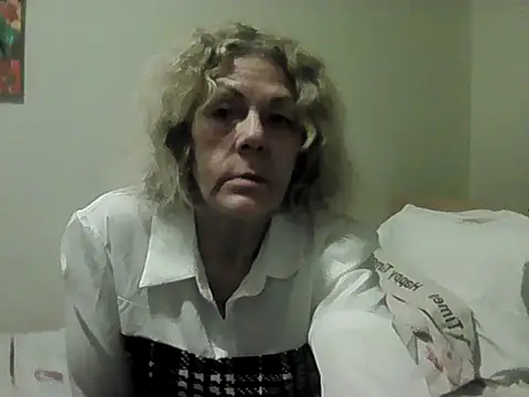 Snapshot of housewife_shantie chatting on March 12, 6:14 pm housewife shantie online show from March 12, 6:14 pm