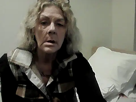 Snapshot of housewife_shantie chatting on March 16, 2:43 pm housewife shantie online show from March 16, 2:43 pm