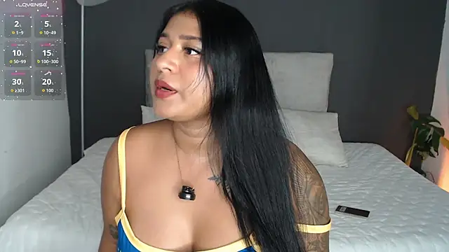 alinakiss online show from June 26, 8:52 am